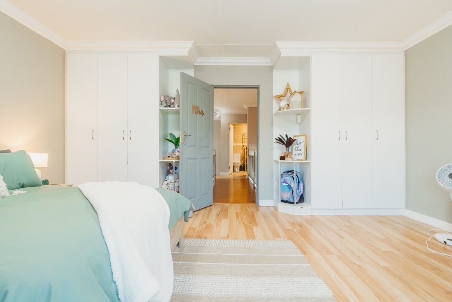 5 Bedroom Property for Sale in Panorama Western Cape